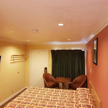 Travel Haven Motel Hanford Esterno foto