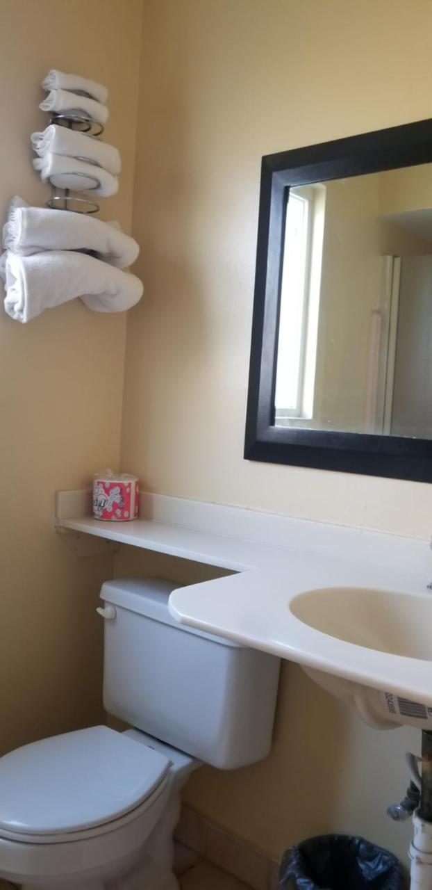 Travel Haven Motel Hanford Esterno foto